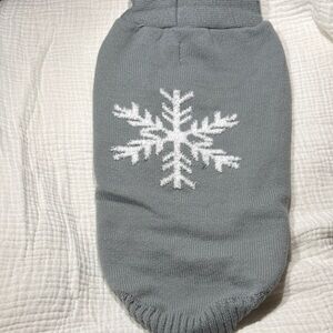 Cozy Gray Dog Sweater Sz L with Snowflake Design
